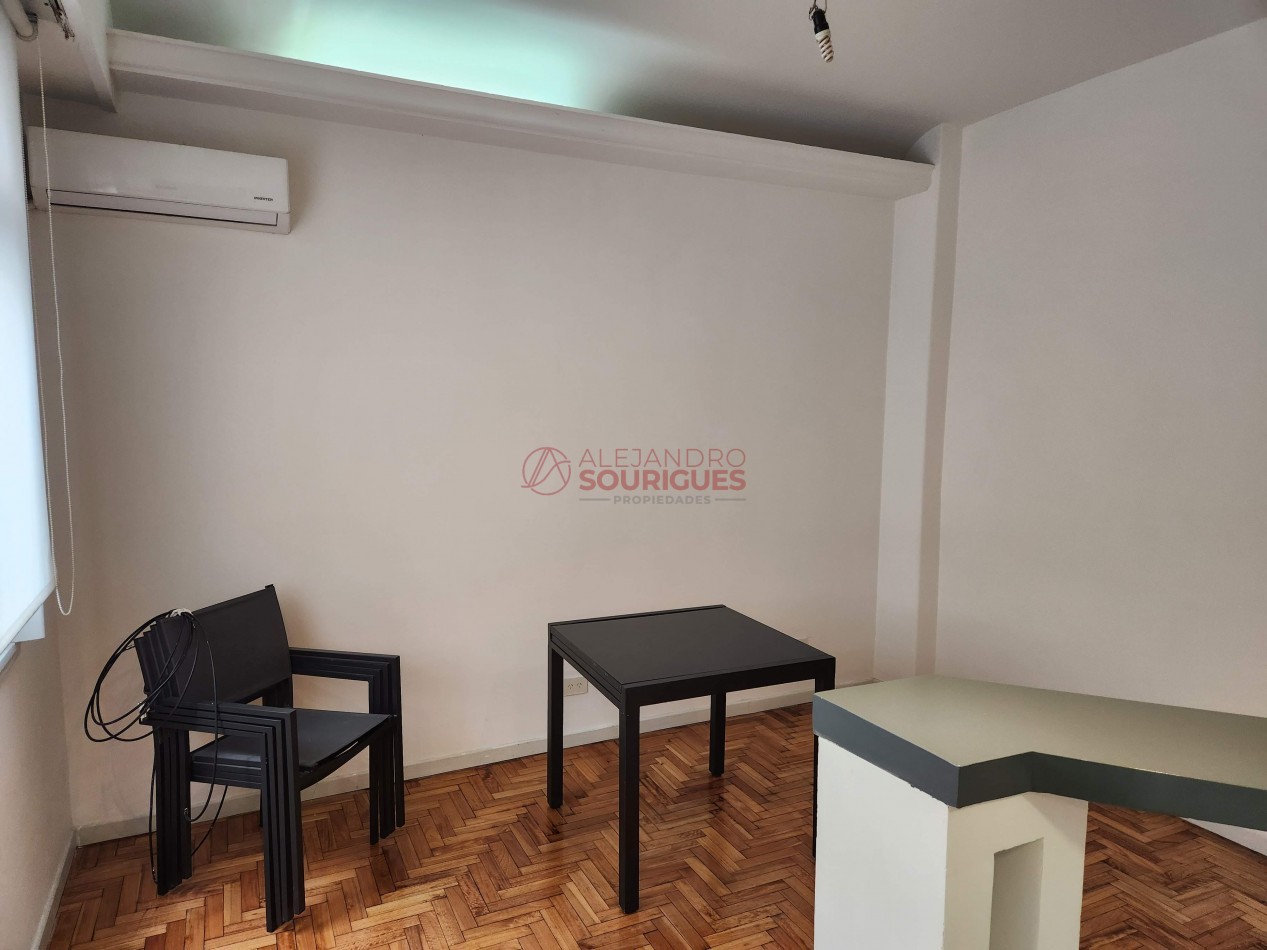 2 amb en venta en Flores, totalmente hecho a nuevo. Caracas y Av. Rivadavia. 