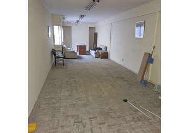 Centro. Monoambiente 50 m2. Bño y coc. a refaccionar 