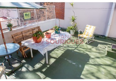 Villa Urquiza. PH 125 m2. Living, 4 dorm, 2 baños,TERRAZA, PARRILLA
